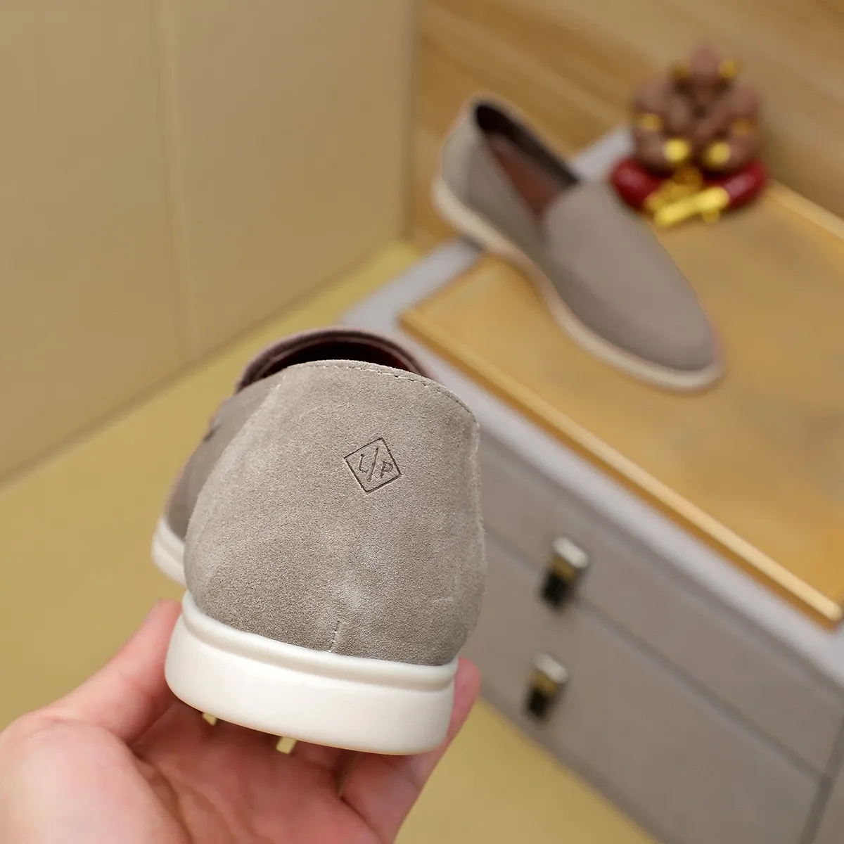 Men's Men's Shoes 💰 400 Loro PIana moccasin made of wish wool fabric. The upper is made of knitted fabric, made on a loom, and then attached to a rubber sole. The Rain System's water-repellent treatment enhances the shoe's functional design, while the suede details give the shoe a sense of elegance and sophistication. Made from Wish, fine wool from Australian and New Zealand Merino sheep 38-44